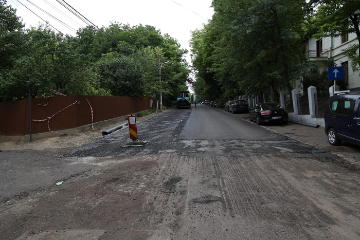 lucratori Citadin efectuand lucrari in Iasi