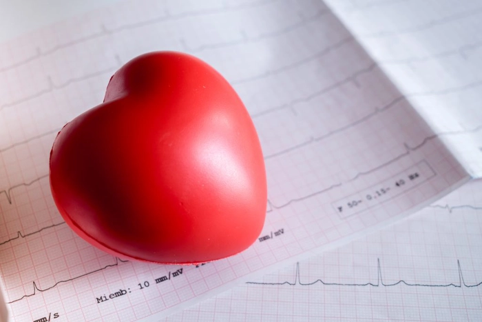 o inima roșie pe un rezultat ekg
