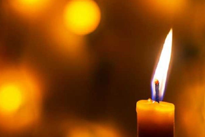  o imagine cu o lumanare