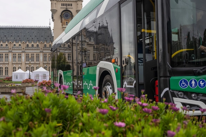  doua autobuze verzi