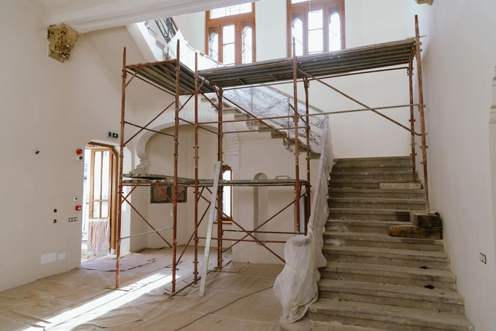Interiorul cladirii fostei bai turcesti