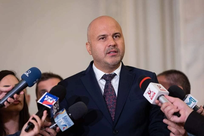 o imagine cu Emanuel Ungureanu
