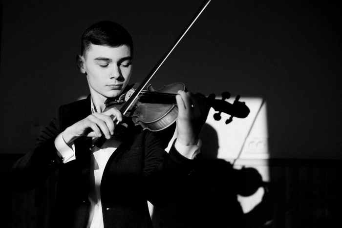 o poză cu Robert Amihălăchioaie