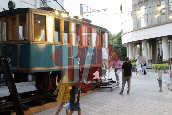 o poză tramvaiul