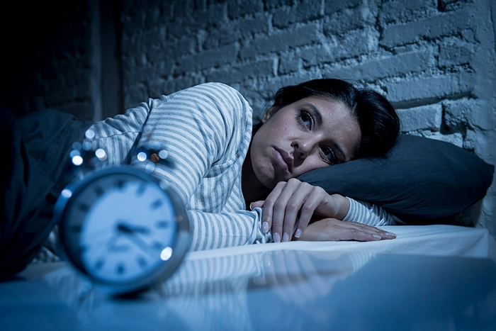 poză cu o persoană care suferă de insomnie