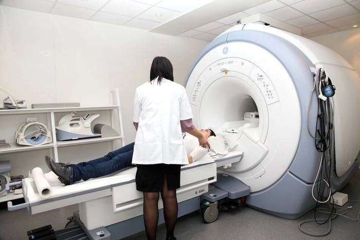 echipamente imagistică și radiologie de la spitalul de Neurochirurgie din Iași