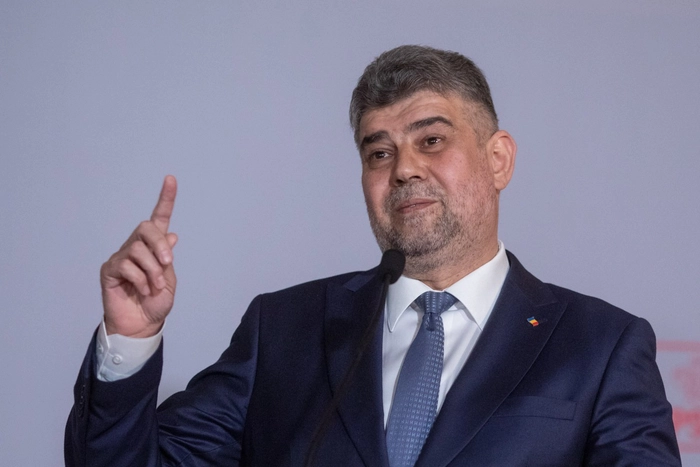 marcel ciolacu vorbește cu degetul sus despre bacalaureat