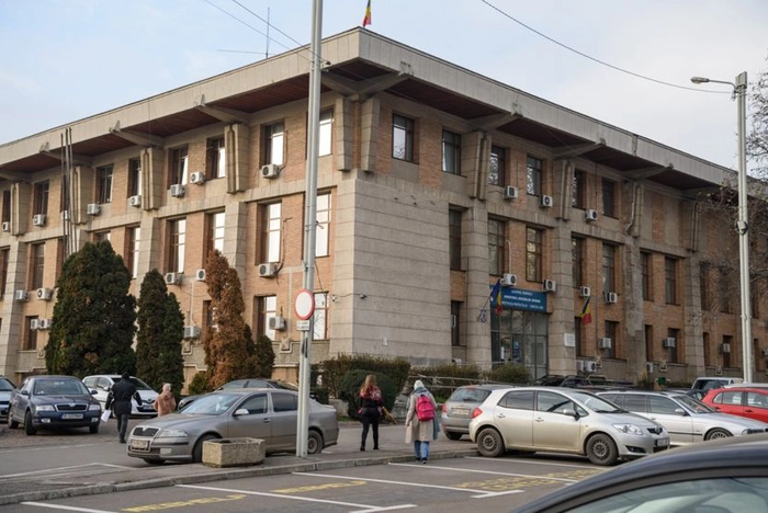 parcare in fata Prefecturii Iasi