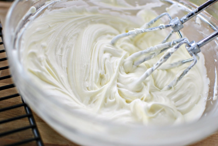 crema cu mascarpone intr-un vas