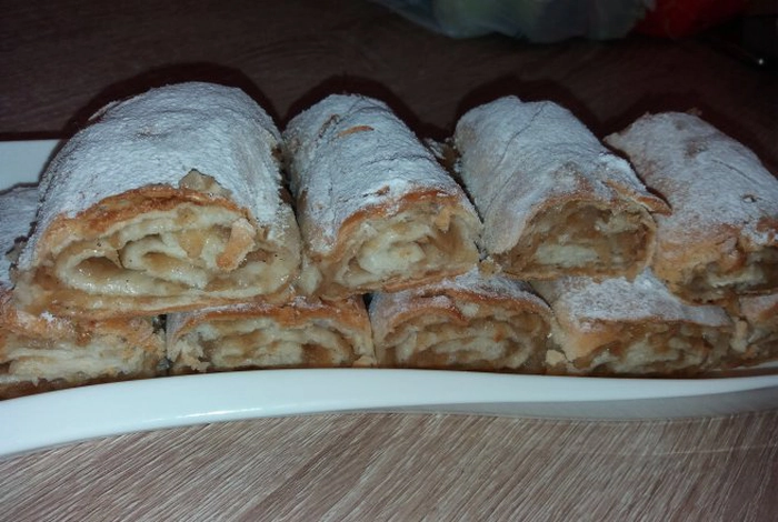 bucăți de plăcintă de mere