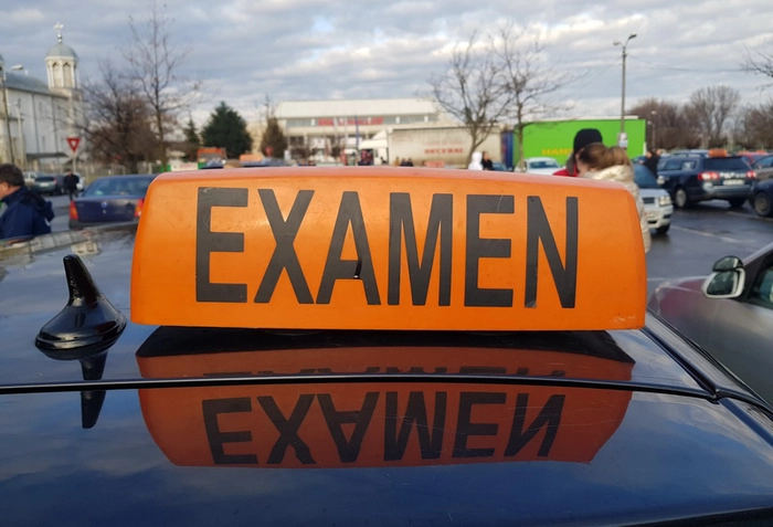 imagine masina de examen