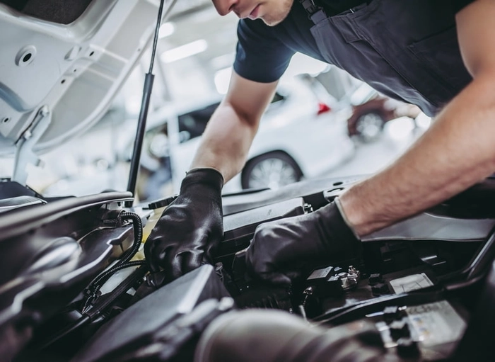 mecanic auto care lucreaza
