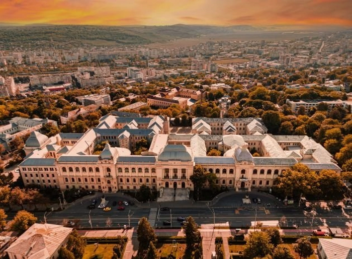  poză cu Universitatea „Alexandru Ioan Cuza” din Iași.
