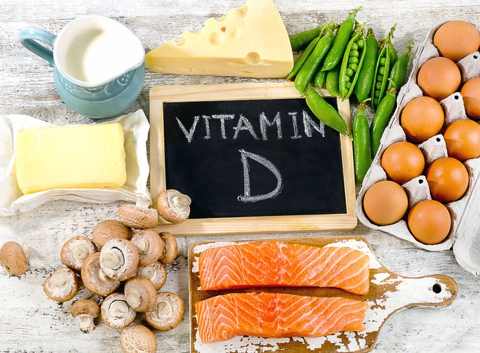 mai multe alimente in care se regaseste vitamina d pe o masa