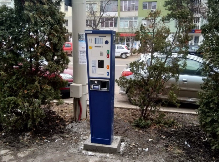 parcometru pe spatiu verde