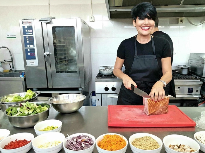 chef patrizia gatind in bucatarie