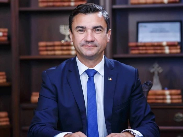 Primarul Municipiului Iasi, Mihai Chirica are o privire hotarata