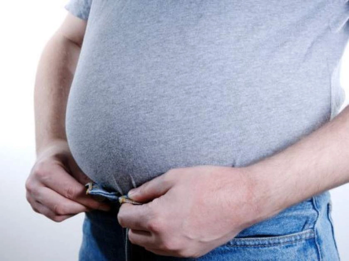 persoană care suferă de balonare