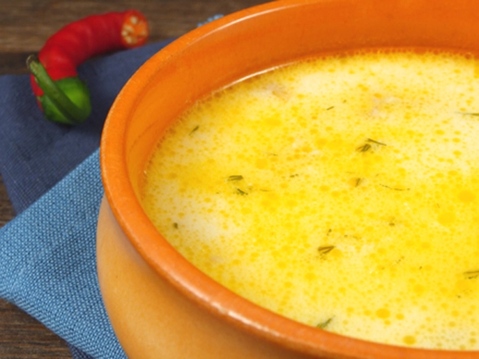 farfurie cu ciorba de pui a la grec