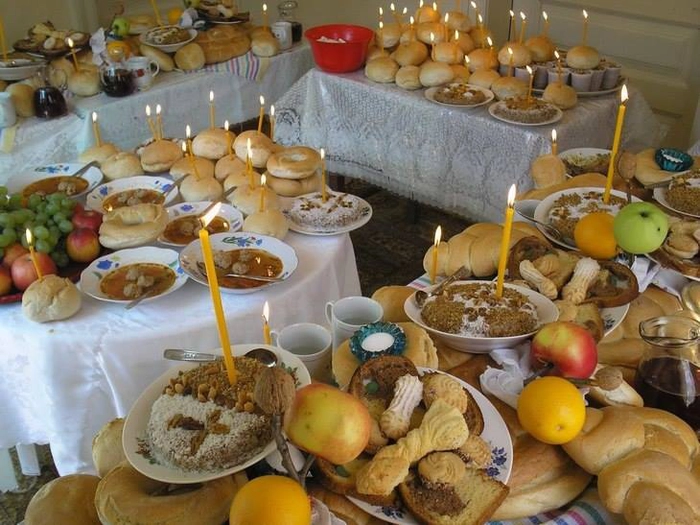 masa cu bucate la parastas