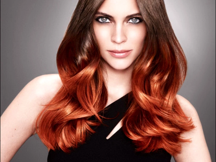 femeie cu parul roscat ombre