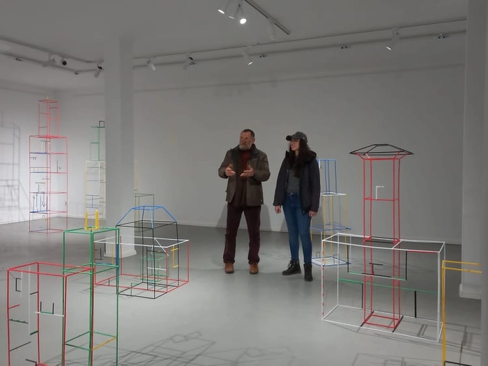 prov. univ. dr. ilie bostan si tanara artista iuliana gradinaru la expozitia inside all