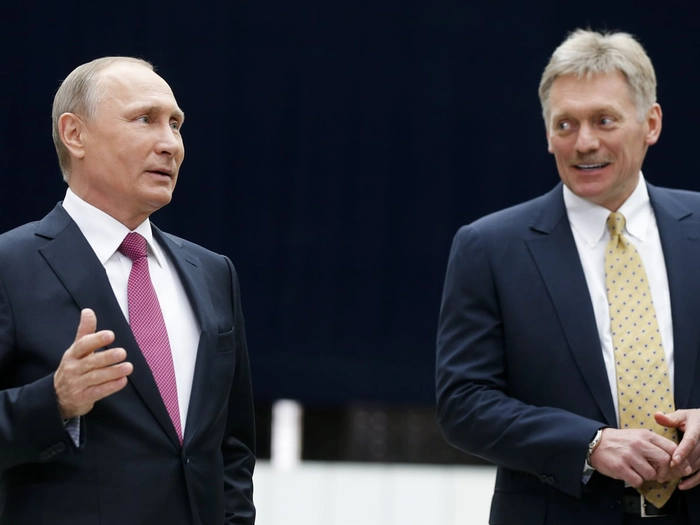 Dmitri Peskov, purtatoruld e cuvant ala Kremlinului si presedintele rus Vladimir Putin