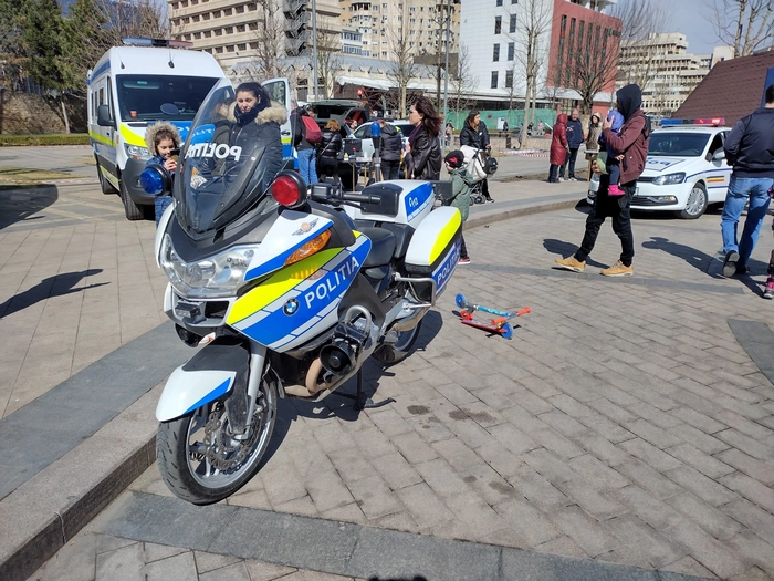  autospecială- motocicletă a politiei