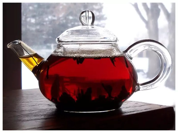 ceai de rooibos intr-un ceainic