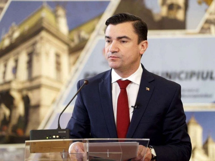 Mihai Chirica la o conferinta de presa