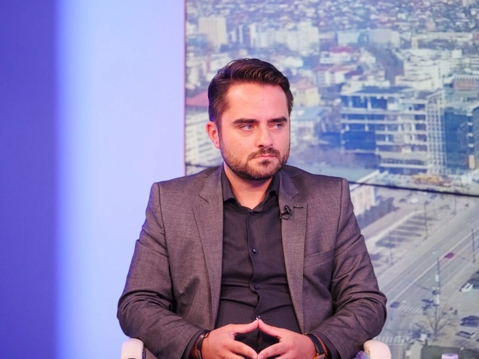 consilierul local Eduard Boz in studioul bzi