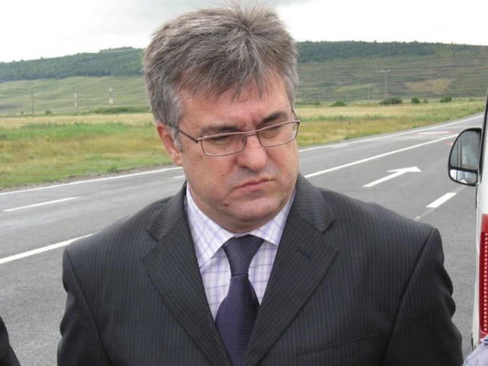 Dan Pila pe o strada