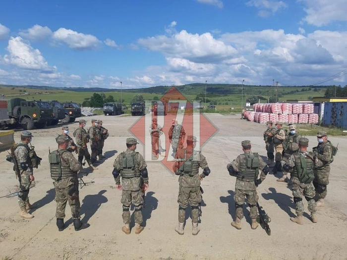  militari in formatie