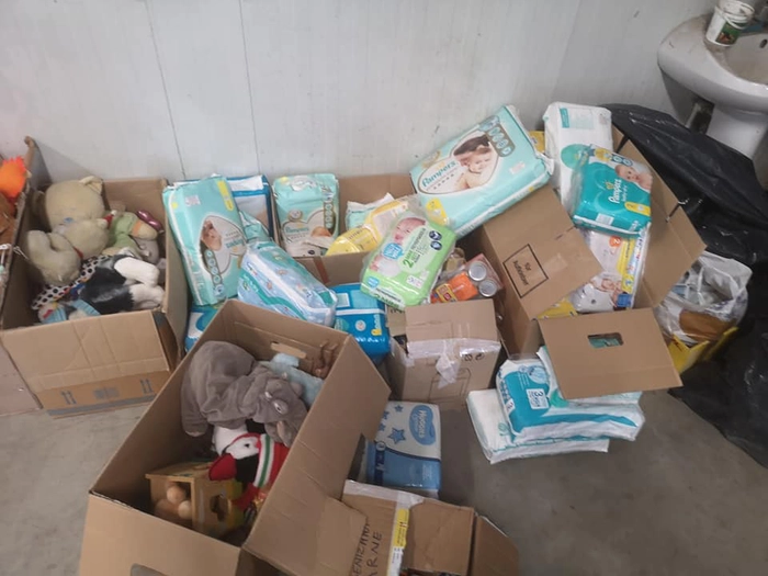 jucarii si baxuri de pampers in cutii de carton