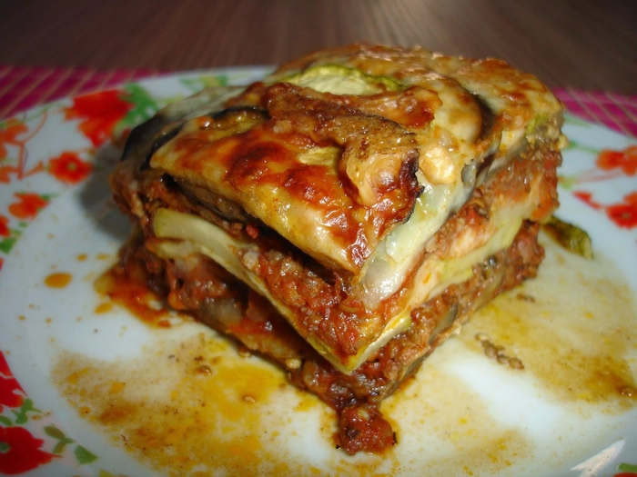 musaca de vinete pe o farfurie