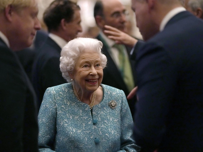 regina Elisabeta a Marii Britanii