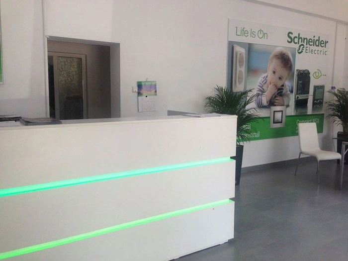  o poza cu interiorul firmei Electro Sabiny Srl