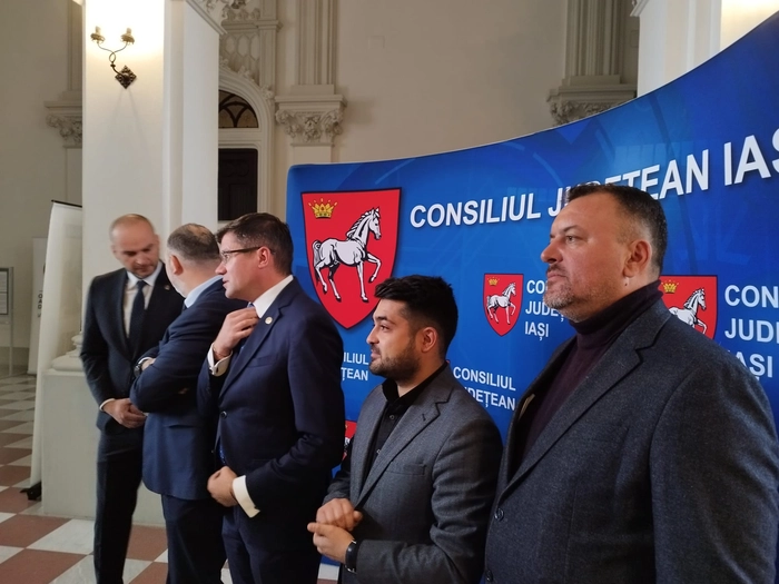 persoane la costum fac declaratii