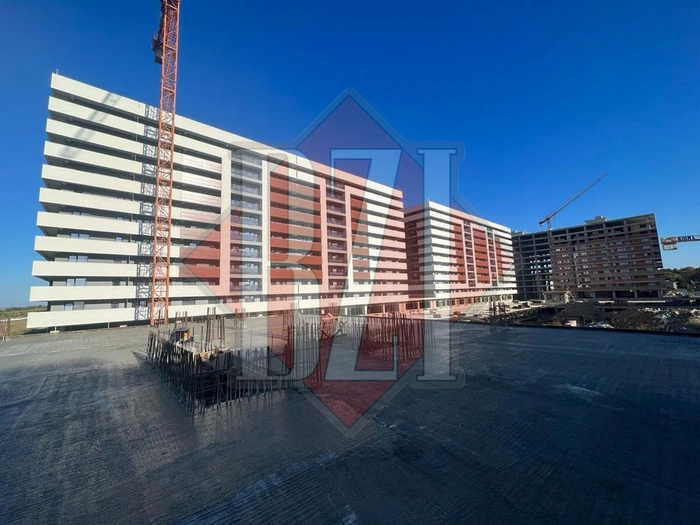  cladiri in constructie si materiale depozitate pe santier