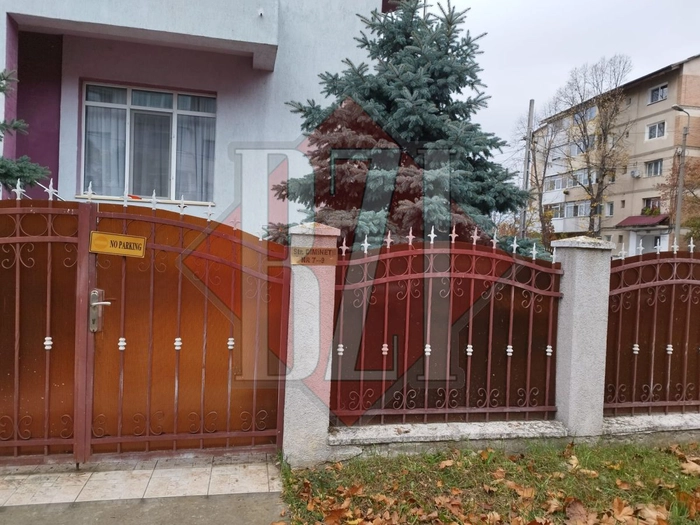 casa cu gard