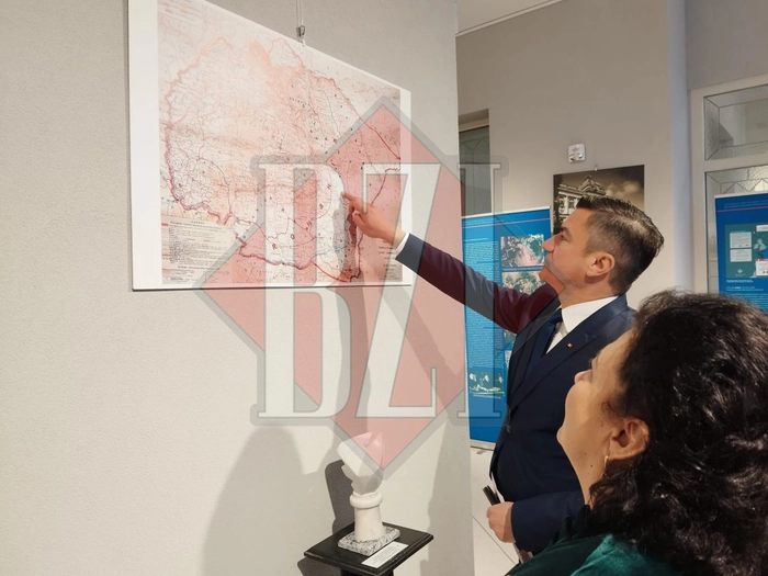  Mihai Chirica arata pe o harta