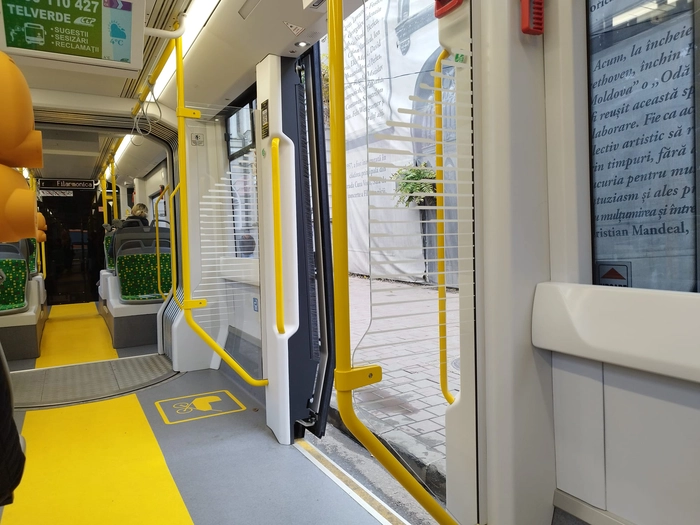 tramvai interior galbe