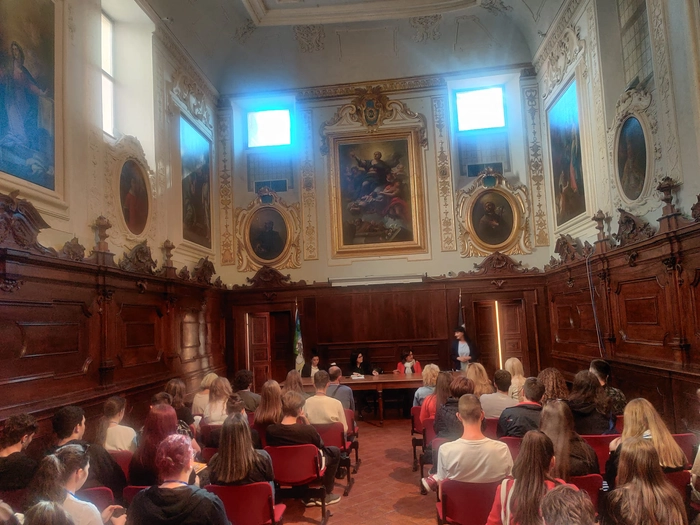  o imagine cu elevii in timpul mobilitatii în L’Aquila, Italia