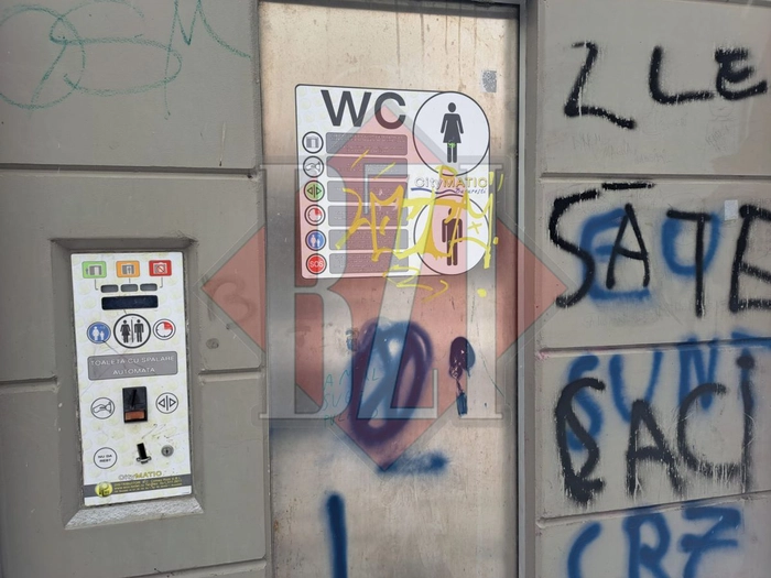 Ecran toaleta inteligenta