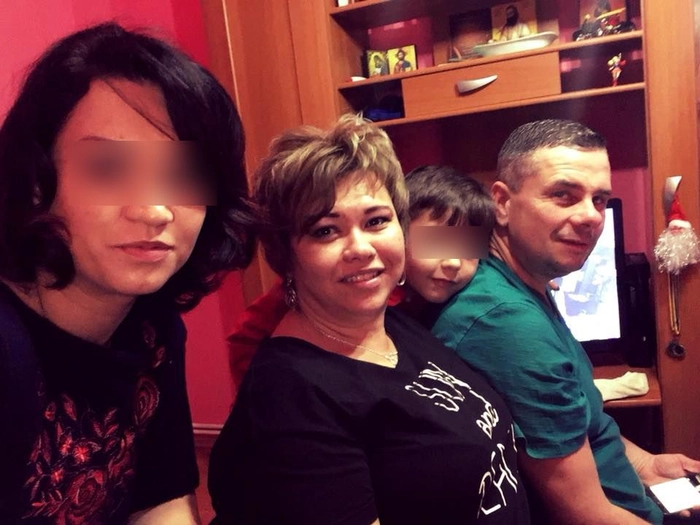 o imagine cu Claudiu Ganea, sotia si cei doi copii