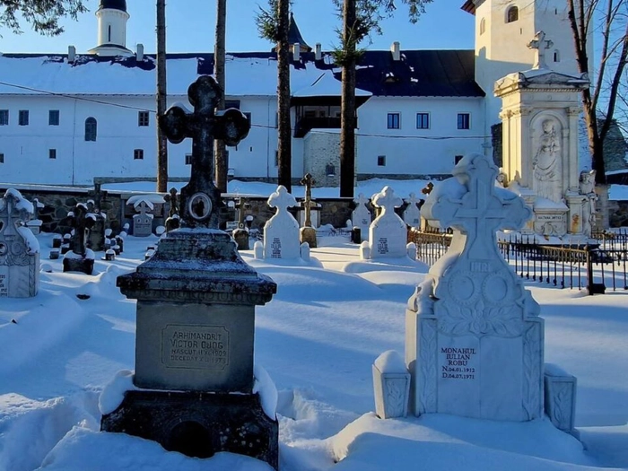 o imagine dintr-un cimitir