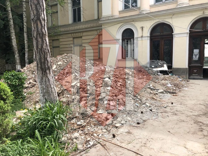 Iesenii sufocati de praful creat de Mitropolie (2)