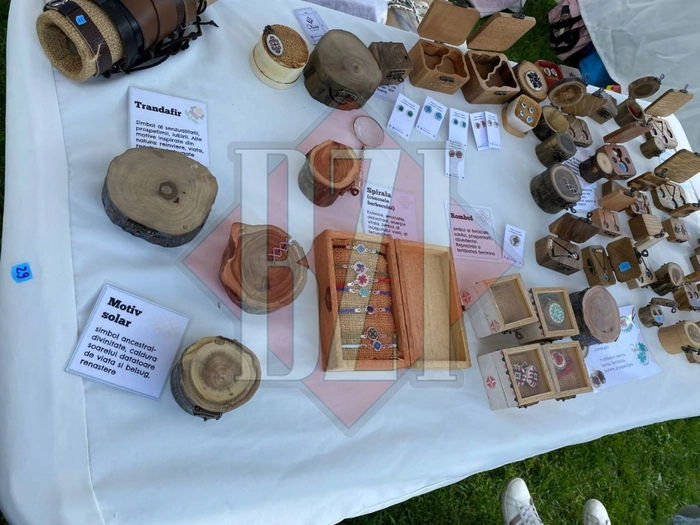o poză cu niște produse realizate hand-made