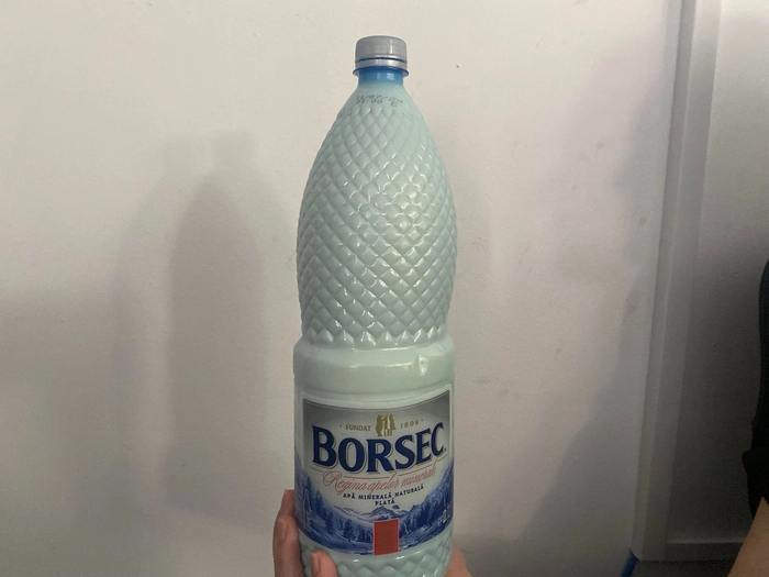 poză cu sticla de lapte achiziționată de la ieșeanca Mihaela Zănoagă