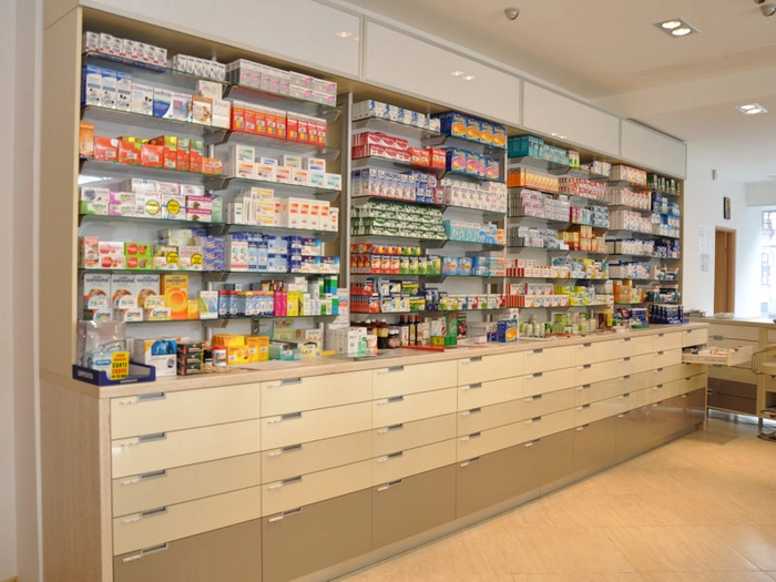 poză cu farmacii